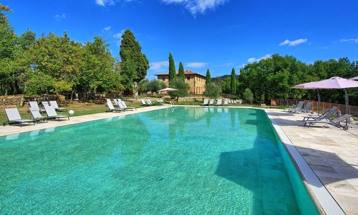 Simignano Apartment | Lovely apartment for 4 people with WIFI, pool, TV and pets allowed