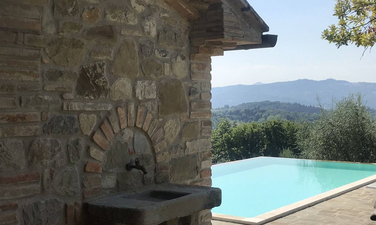 Bivio Lugnano Cottage | Lovely Traditional Stone House With Private Infinity Pool On The Tuscan Border