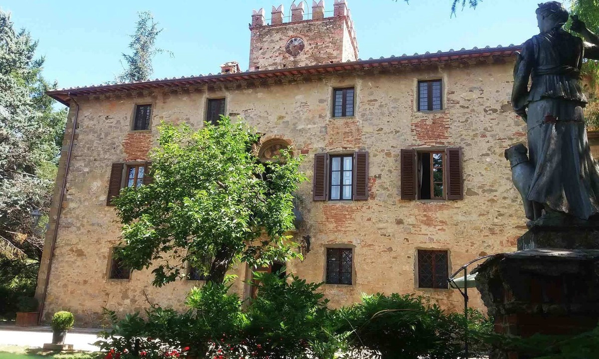 Badia Agnano Villa | Lovely villa, Wi-Fi, cooking lesson, pool, weddings
