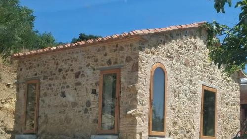 Monterotondo Marittimo Apartment | Luce di Toscana Cottage in pietra con giardino tutto in uso esclusivo