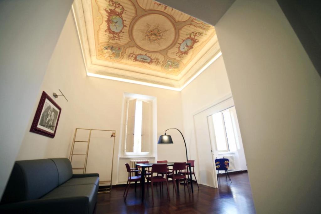 Repubblica Apartment | LUCIANO MONTI APARTMENT