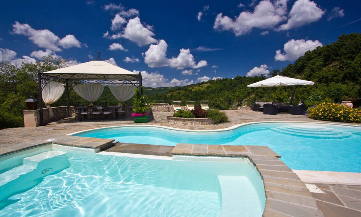 Apecchio Villa | Luxurious villa with pool, Jacuzzi and wonderful view of the surrounding nature