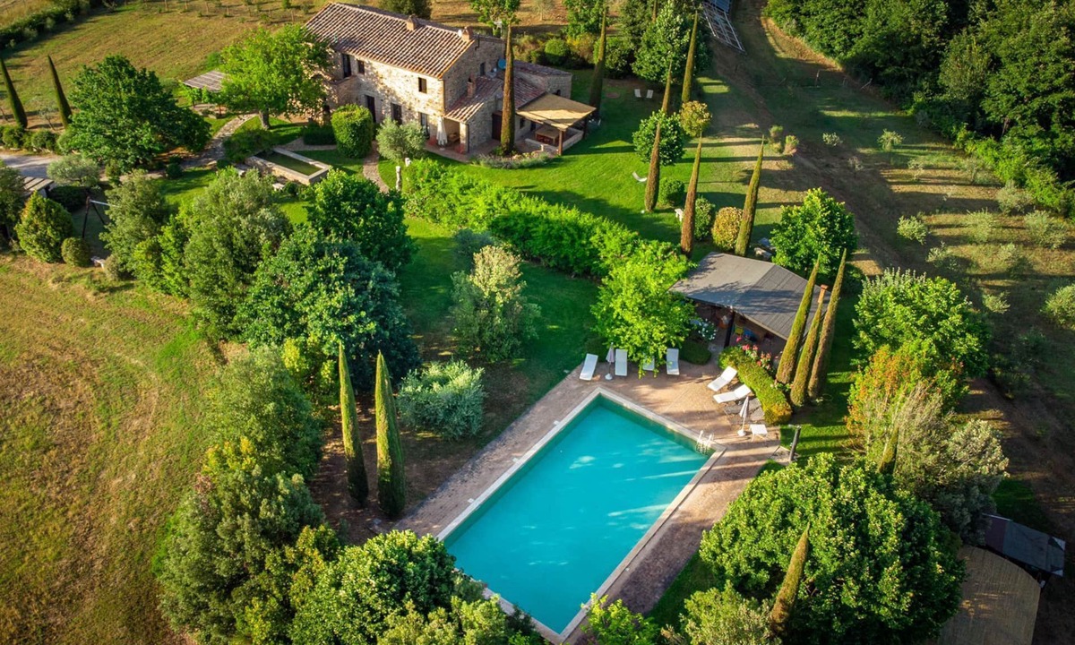 Citta della Pieve House | Luxury 6BR Estate with Heated Pool, Wine Tastings & Cooking Classes