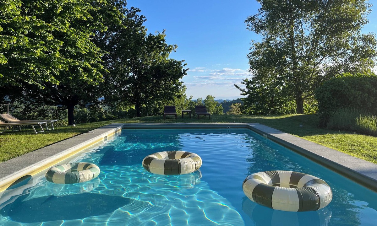 Roccaverano Villa | Luxury holiday home, sleeps 12, 4 bathrooms and total privacy in Piedmont, Italy