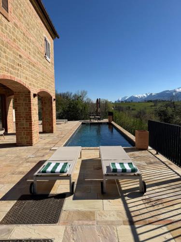 Gualdo Villa | Luxury Villa in Le Marche with heated private pool, panoramic Sibillini views and airco