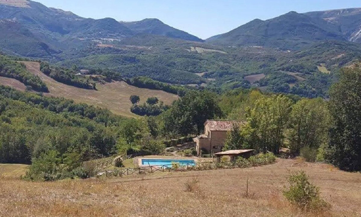 San Ginesio Villa | Luxury Villa with Pool, Stunning Location