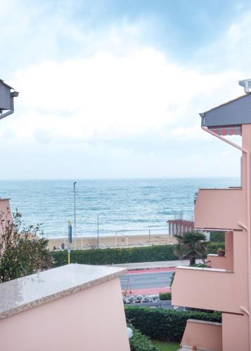 Marcelli Apartment | M126 - Marcelli, trilocale fronte mare in residence con piscina