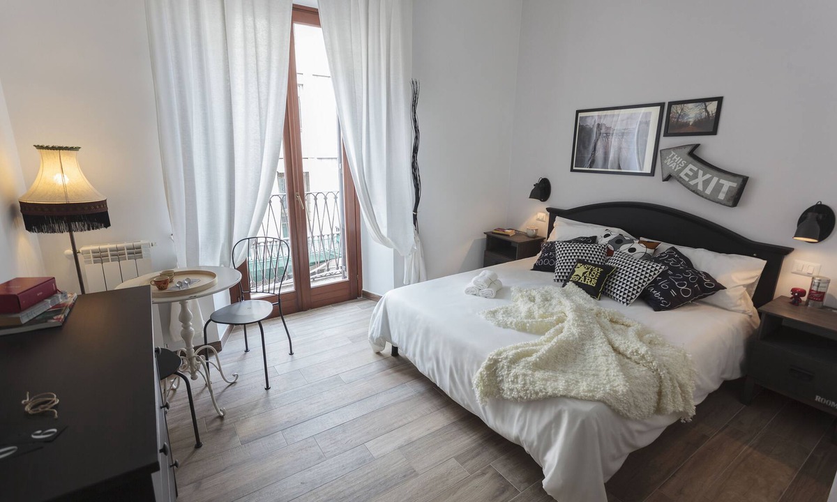 Rione XVI Ludovisi House | Maison Coquette