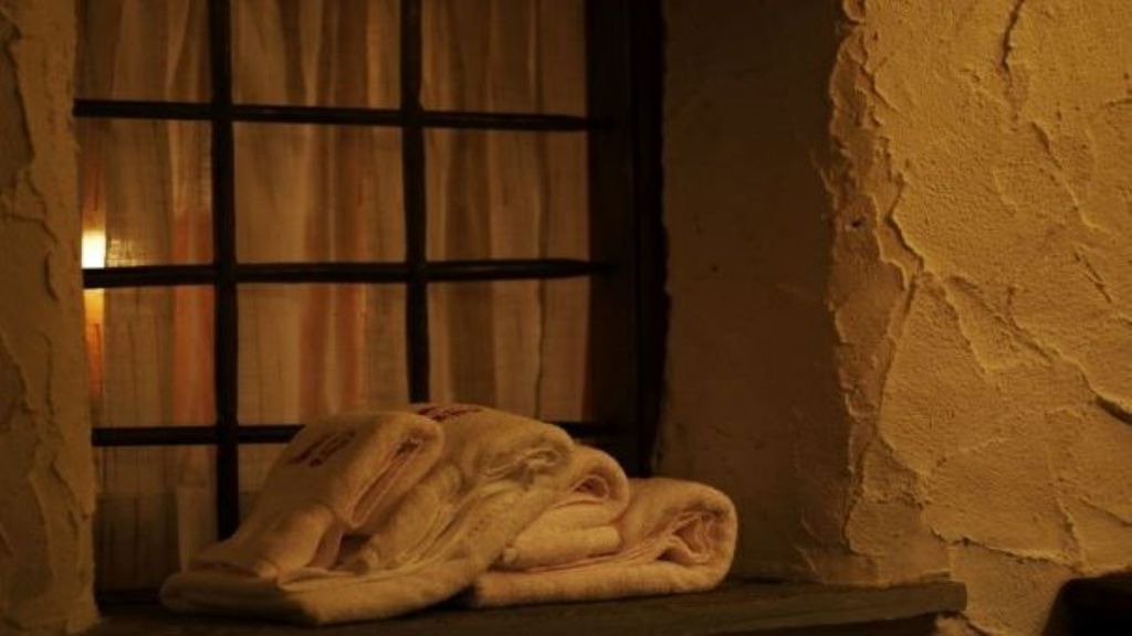 Mae Villa | MAISON DOMINIQUE - "PEYO" ROOM
