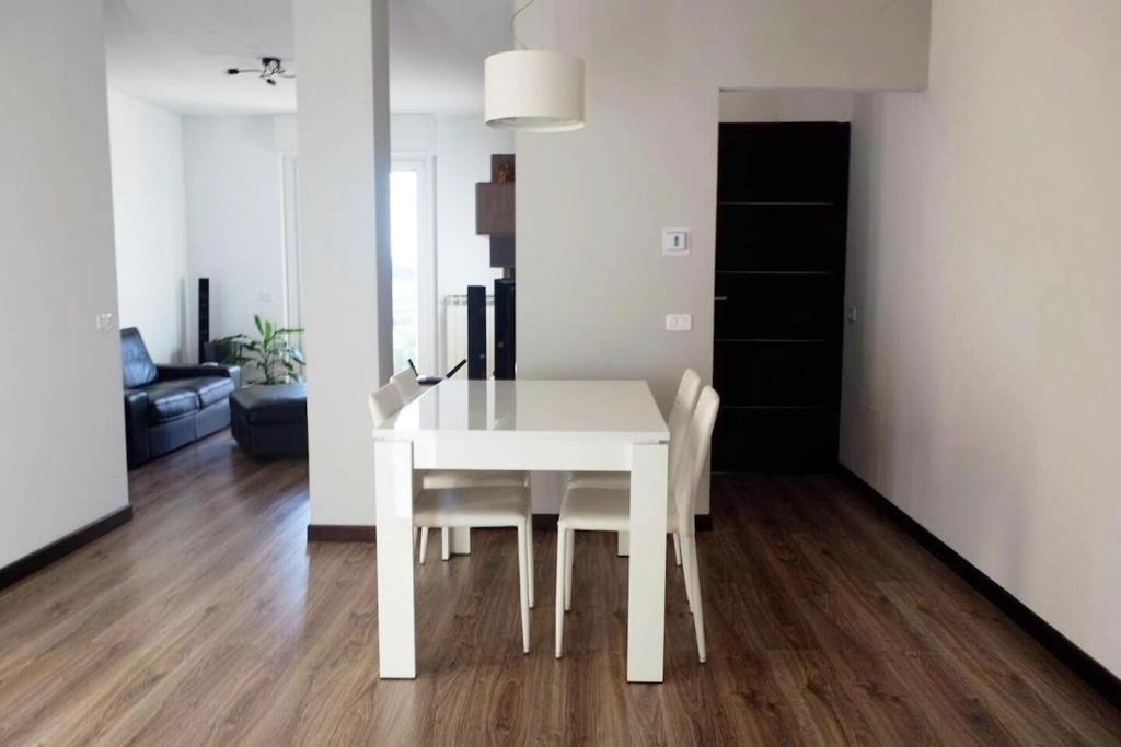 Galliate Apartment | Malpensa-Milano, Terrazza, 2 Bagni