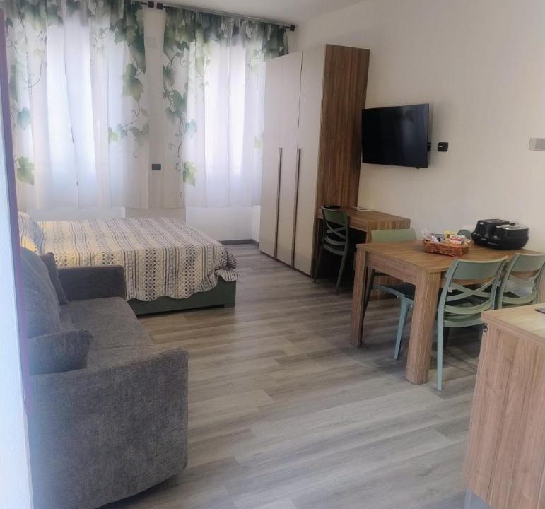 Somma Lombardo Apartment | Malpensa Sleep & Go