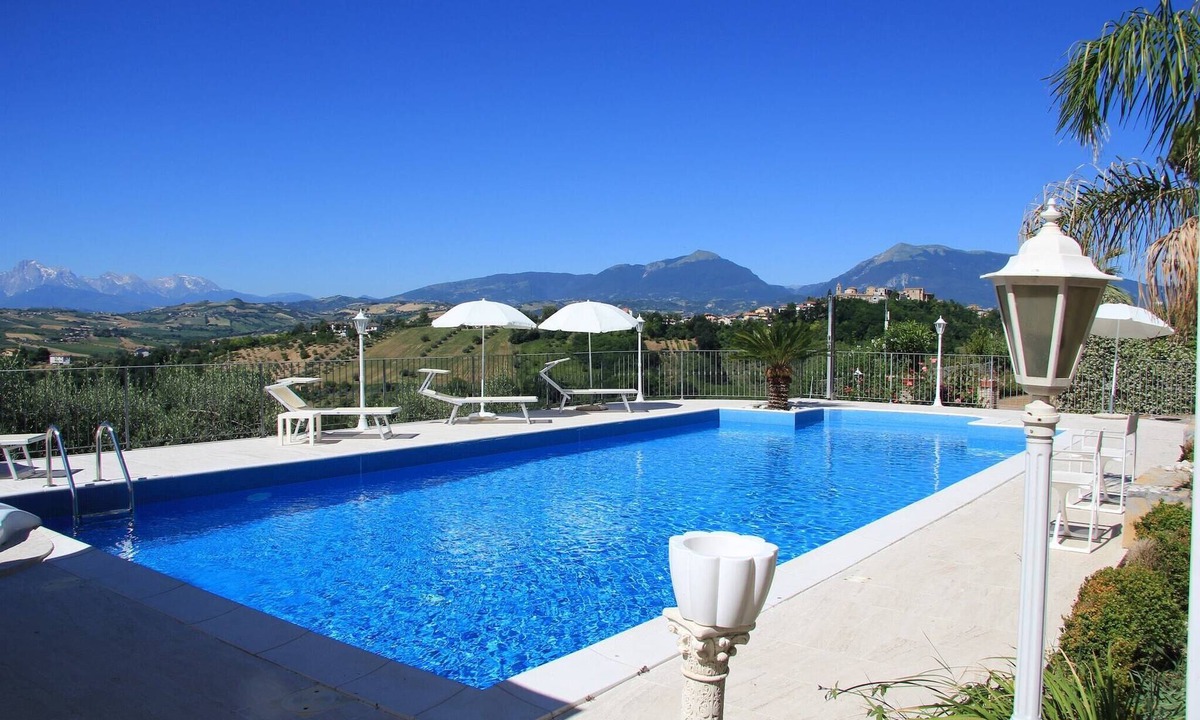 Case Alte Villa | Mansion in Case Alte with Pool & Garden