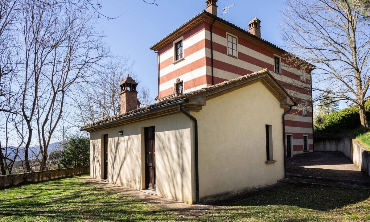 Citerna Villa | Mansion in Citerna with Pool & Garden