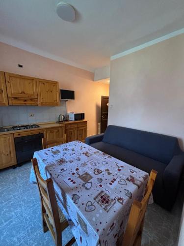 La Salle Apartment | Marghita La Salle