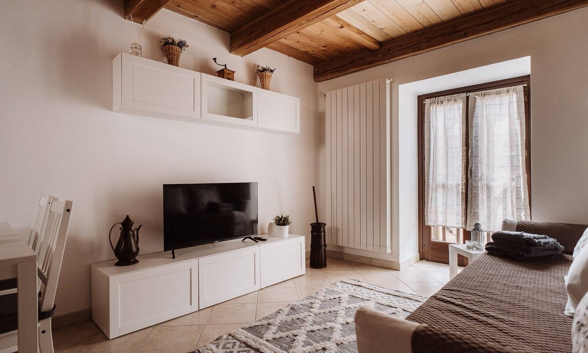 Roure House | Mezzanine apartment in an alpine hamlet