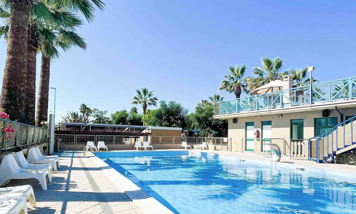 Martinsicuro House | Mobile home with air conditioning, terrace and pool
