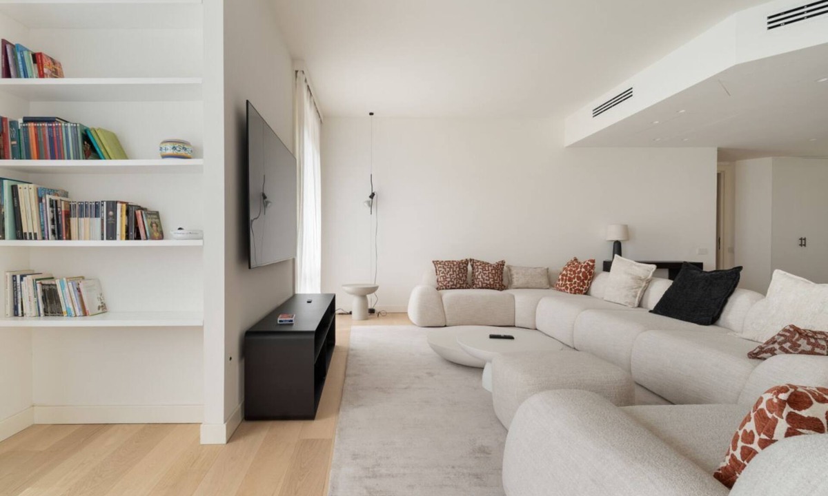 Milan Apartment | Modern and spacious 200m2 apartment, ideal for 6 people, located on the fifth floor of a building with lift.The accommodation is located in the San Siro area, a stone's throw from the famous San Siro Stadium and the Snai Hippodrome.The location is strate