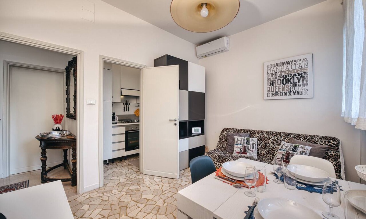 Historic Center Apartment | Modern Apartment Sant'Orsola by Wonderful Italy