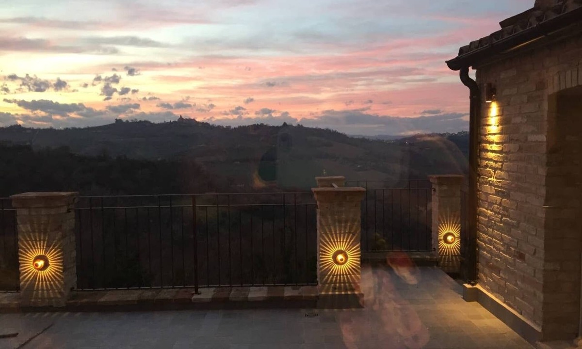 Monterubbiano Apartment | Modern countryhouse! Pool, big terrace & views - mountains & sea - for families!