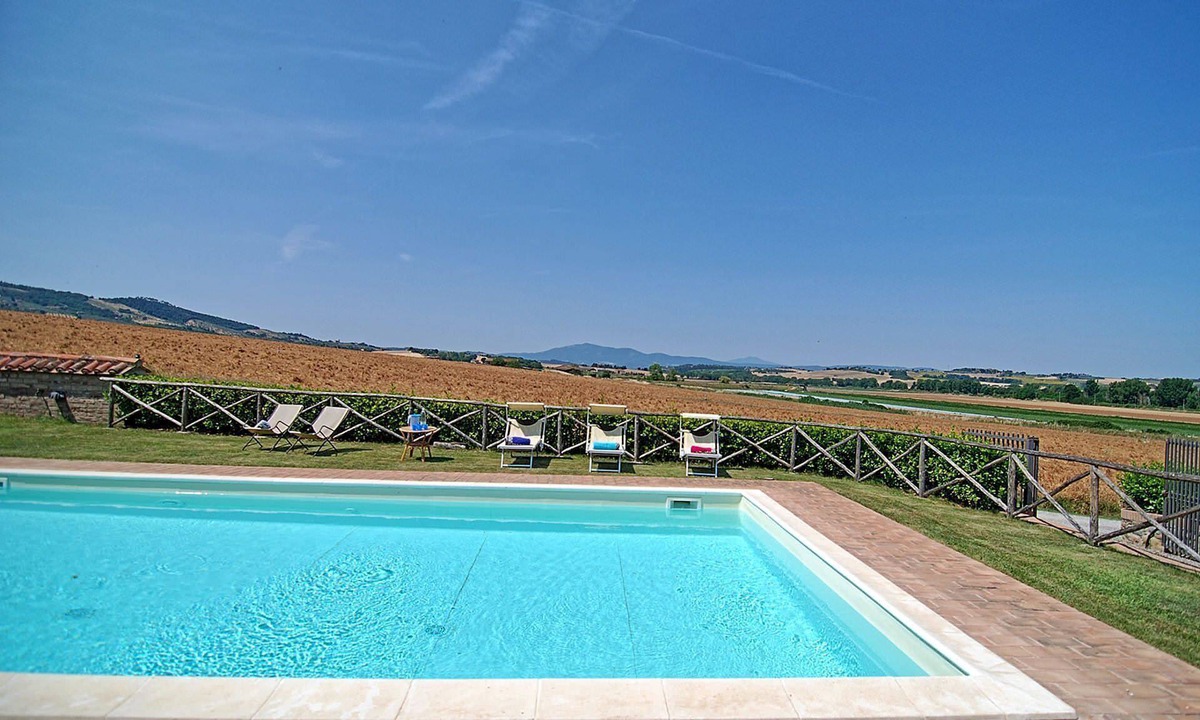 Paciano Villa | My Rental Homes - Casale Umbro with spacious garden and a private swimming pool