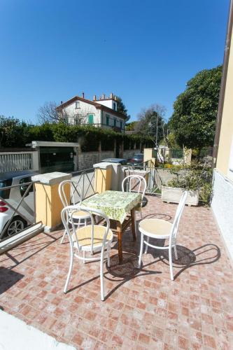 Numana Apartment | N050 - Numana, trilocale in centro con portico e posto auto
