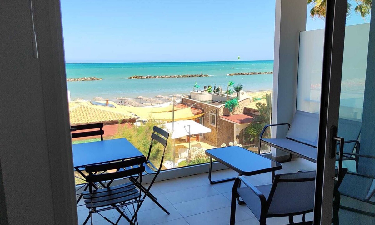 San Savino Apartment | newly built seafront apartment (unit 4), beach umbrella + 2 sunbeds included