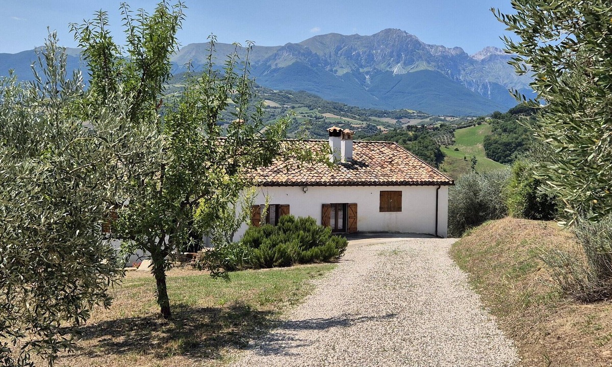 Castiglione Messer Raimondo Apartment | Newly renovated apartment, ideal for relaxing, nature lovers and walkers