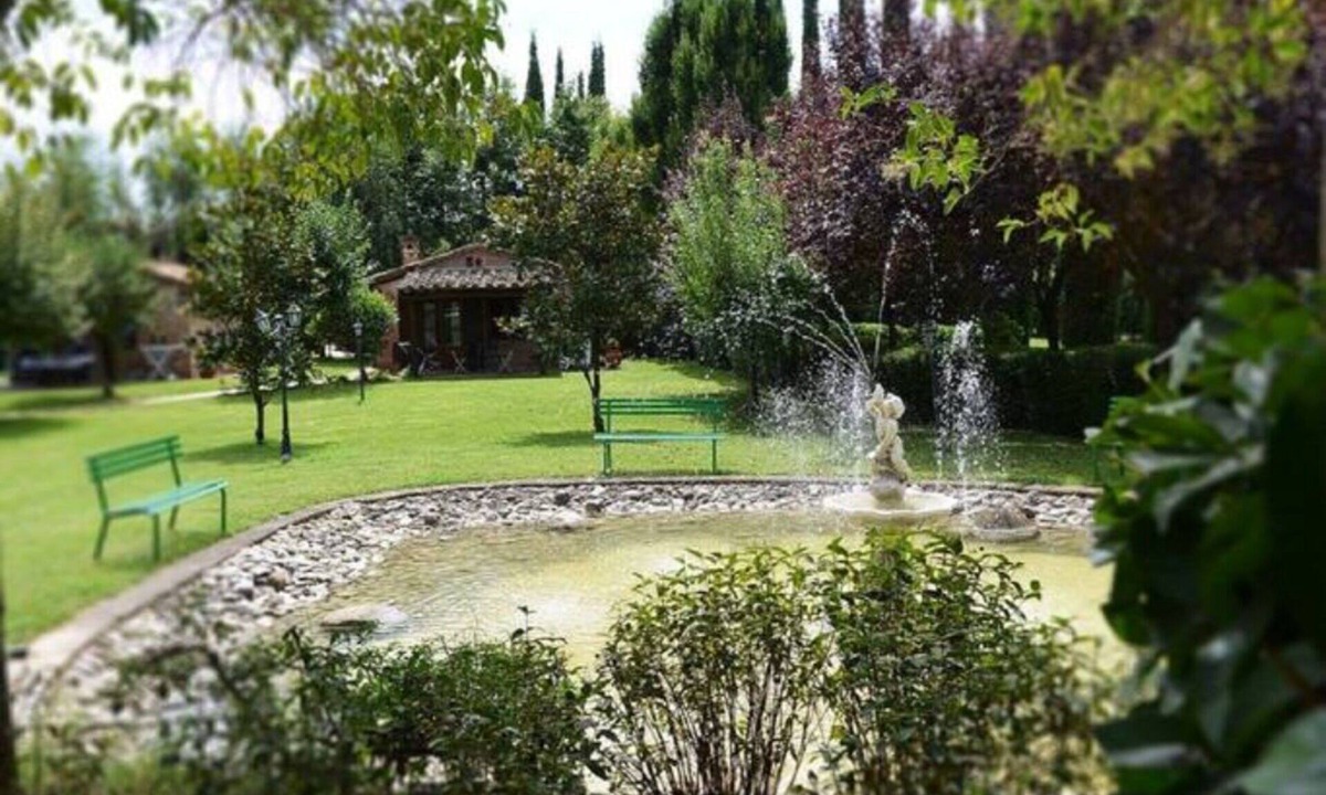 Castiglione del Lago Apartment | Nice apartment for 4 guests with WIFI, pool, patio and pets allowed