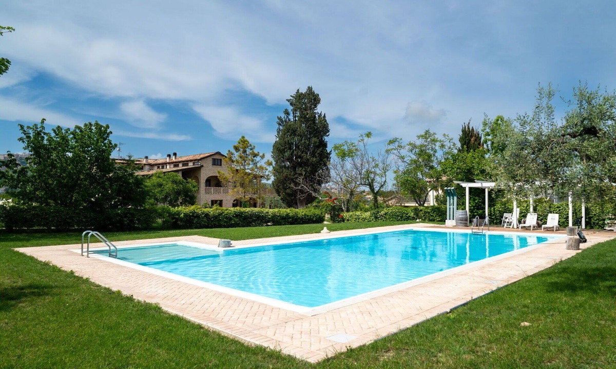 Citta Sant'Angelo Apartment | Nice apartment for 4 people with pool, WIFI, A/C, TV, patio and pets allowed