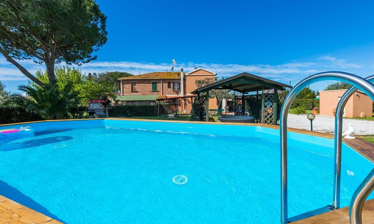 Cecina Apartment | Nice apartment for 10 guests with WIFI, A/C, pool, TV, terrace, pets allowed and panoramic view