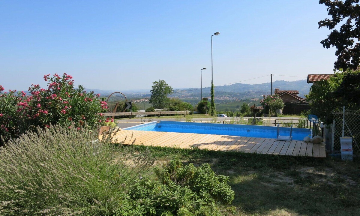 La Morra Apartment | Nice apartment for 2 guests with WIFI, pool, TV, patio and pets allowed
