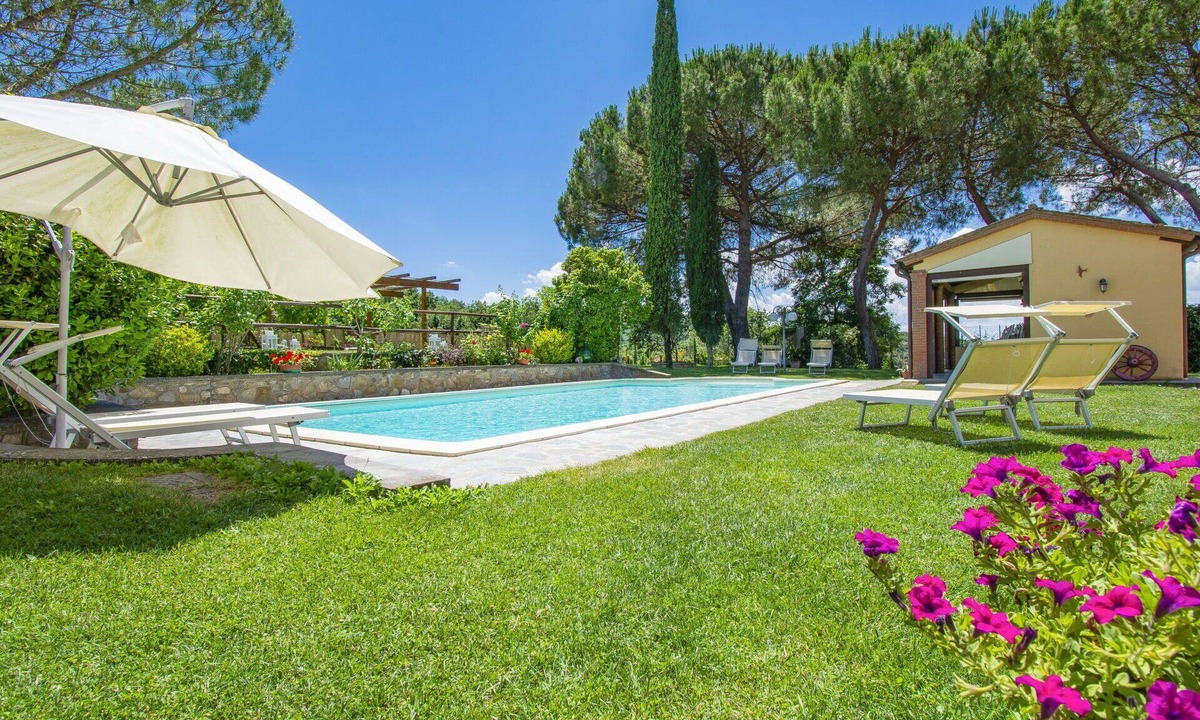 Bucine Apartment | Nice apartment for 4 guests with WIFI, pool, TV, terrace and pets allowed
