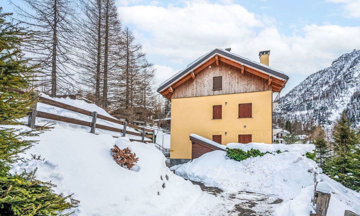 Alpe Ciamporino Apartment | Nice apartment for 4 guests with WIFI, TV and balcony
