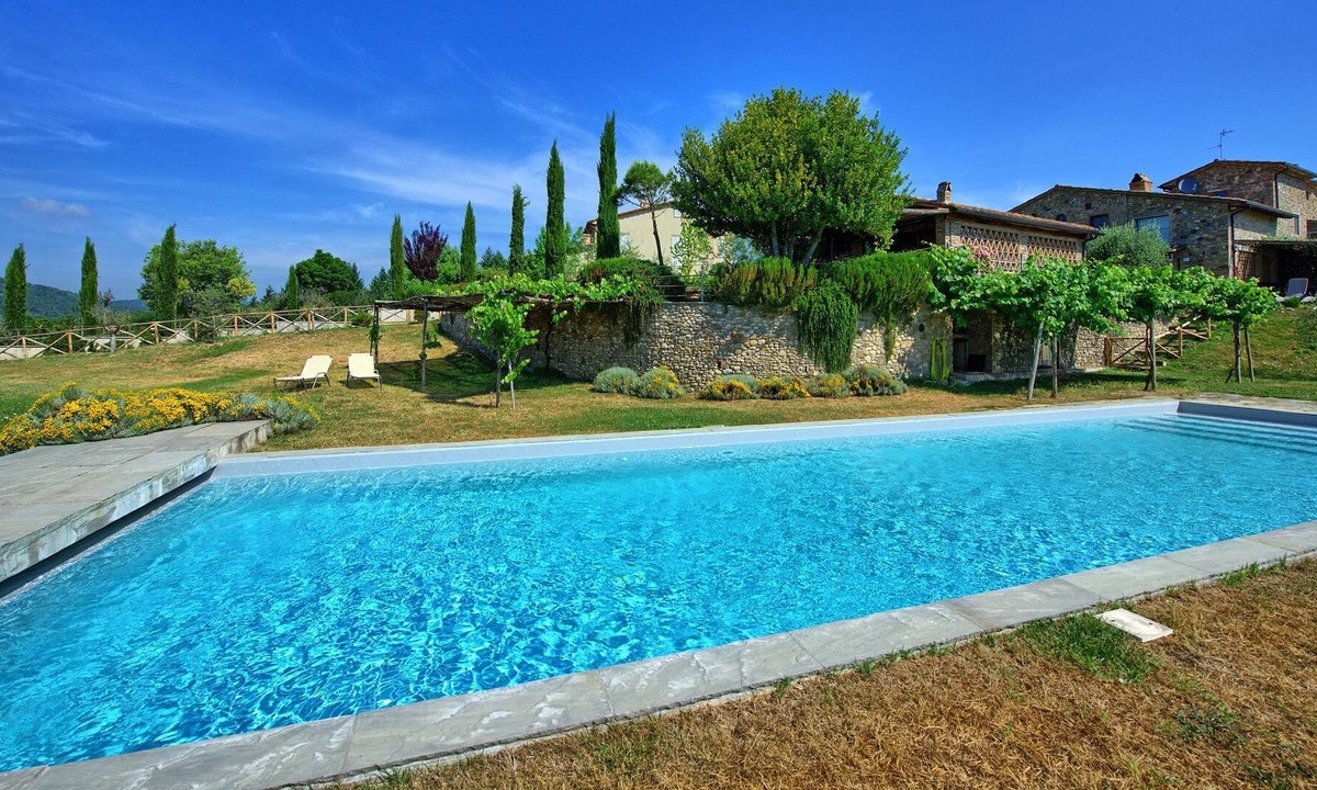 Anghiari Apartment | Nice apartment for 4 people with WIFI, pool, TV, panoramic view and parking