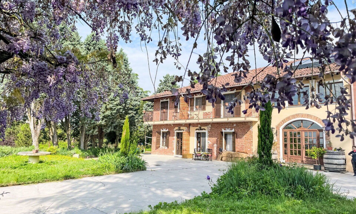 Asti Apartment | Nice apartment for 6 people with WIFI, TV, patio and panoramic view