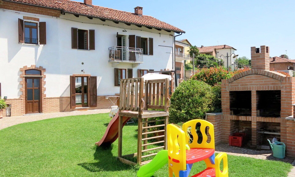 Cossombrato Apartment | Nice apartment for 7 guests with A/C, WIFI, pool, TV, patio and pets allowed