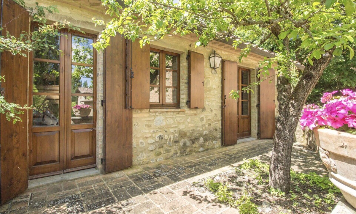 Umbertide Villa | Nice apartment in villa for 8 people with A/C, WIFI, pool, TV, veranda and panoramic view
