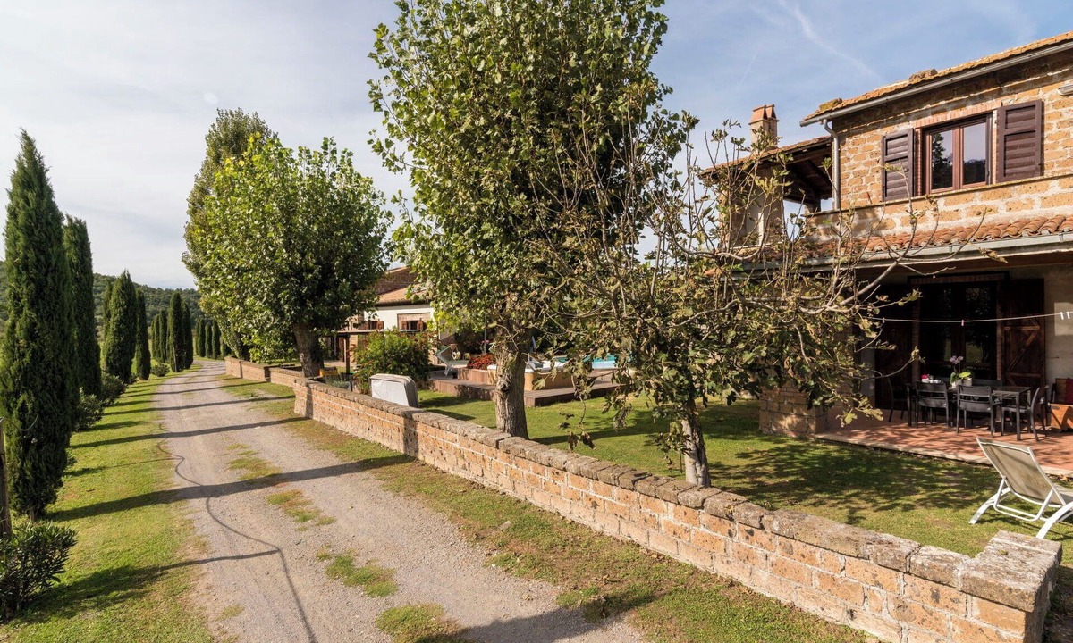 Montefiascone Villa | Nice apartment in villa with hot tub, WIFI, pool, TV, patio, pets allowed and panoramic view