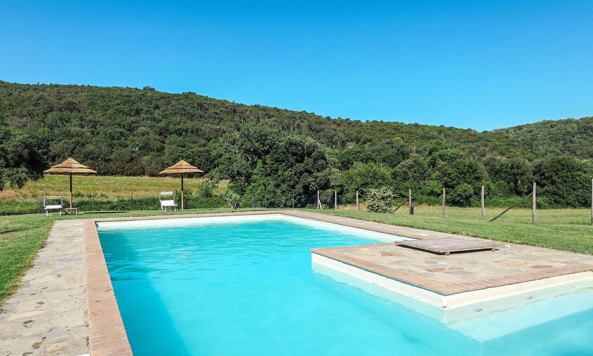 Montorsaio House | Nice apartment in villa for 4 guests with WIFI, pool, TV, patio and pets allowed