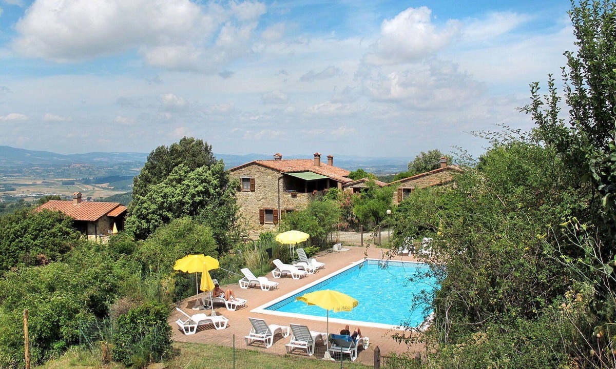 Paciano Villa | Nice apartment in villa for 4 people with pool, WIFI, TV, terrace and pets allowed