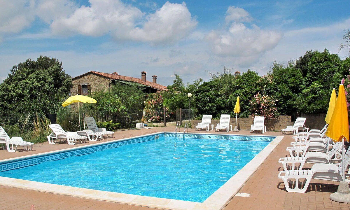Paciano Villa | Nice apartment in villa for 6 people with pool, WIFI, TV, terrace and pets allowed