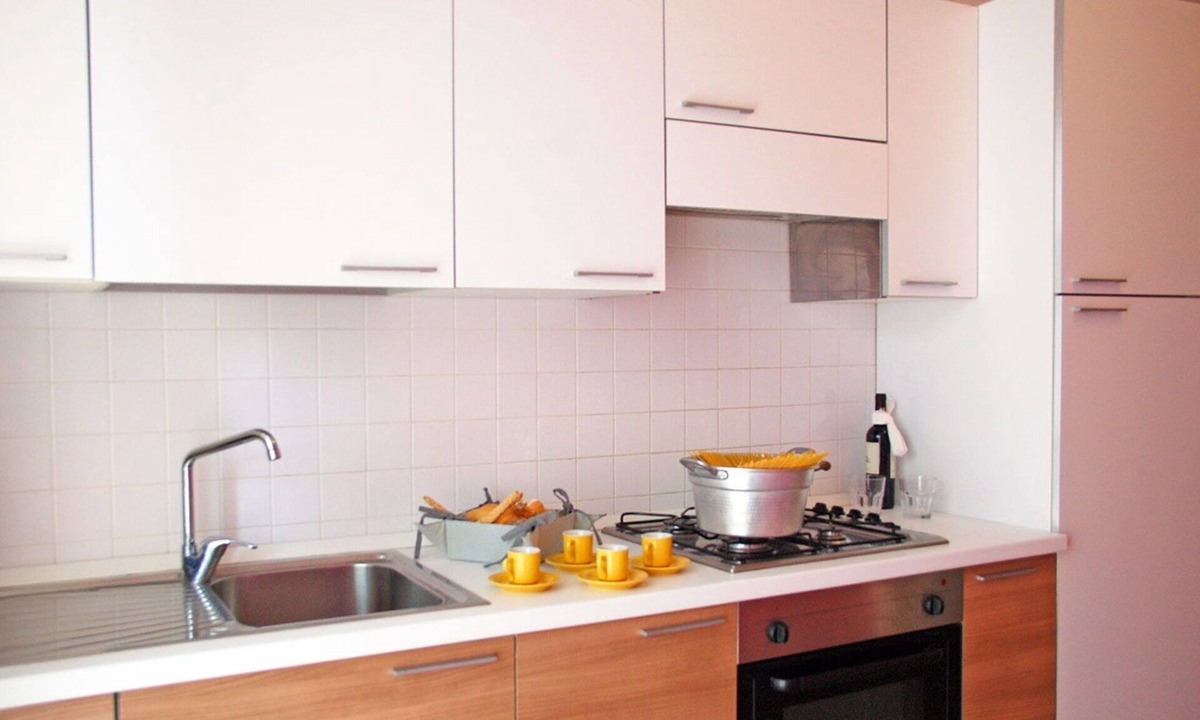 Alba Adriatica Apartment | Nice apartment for 3 people with A/C, pool, WIFI, TV, balcony and pets allowed