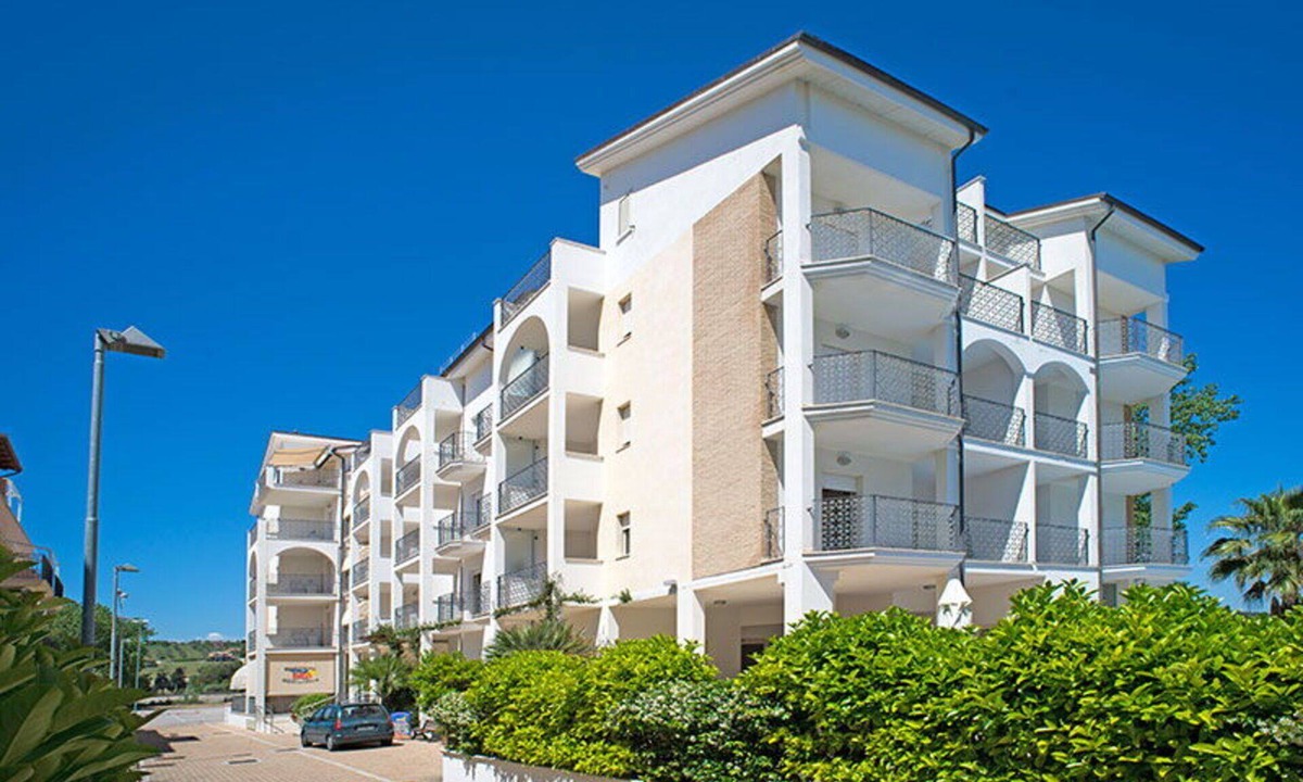 Tortoreto Lido Apartment | Nice apartment for 6 people with A/C, WIFI, pool, TV, terrace and pets allowed