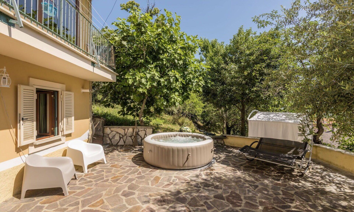 Roccagiovine Apartment | Nice apartment with WIFI, hot tub, private pool, TV, terrace, pets allowed and panoramic view
