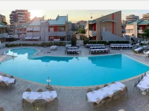 Marina di Montenero House | OLTRE CONFINE fronte mare