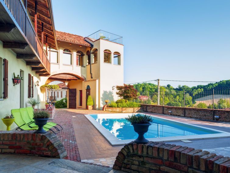 Frinco Apartment | One bedroom Apartment, sleeps 5 in Frinco with Pool and WiFi