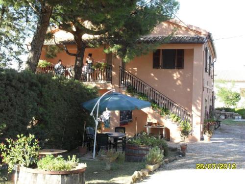 Ostra Villa | Ostra Villa - Sleeps 8 - Pool - Garden - Parking