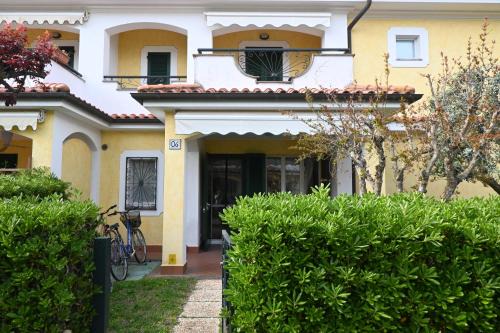 Porto Recanati Apartment | P086 - Porto Recanati, villa a schiera con giardino e terrazzo