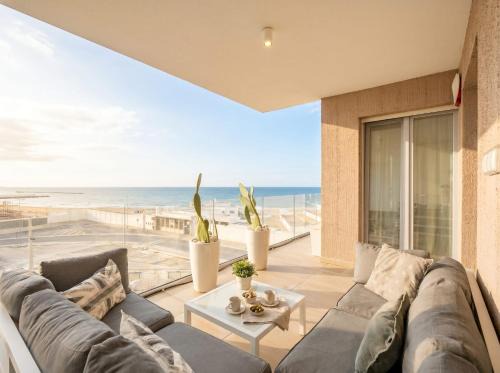 Municipio 3 Apartment | Palazzo Verdi - Seafront Luxe Retreat