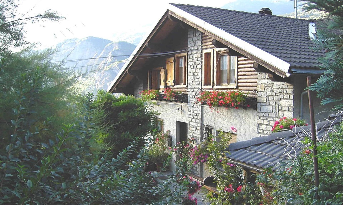 Villeneuve Apartment | Panoramic Apartment Entrance Valleys Gran Paradiso National Park